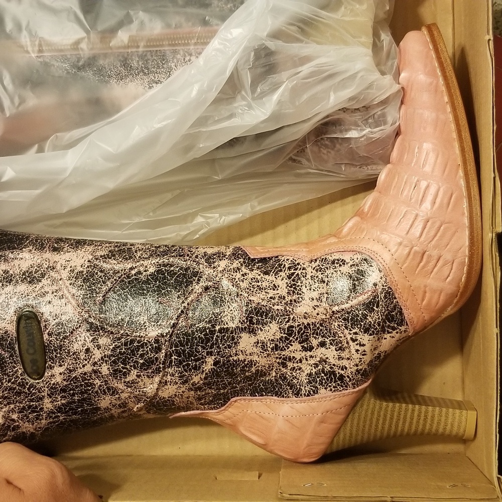 New Ross-Pink size 6 womens boots